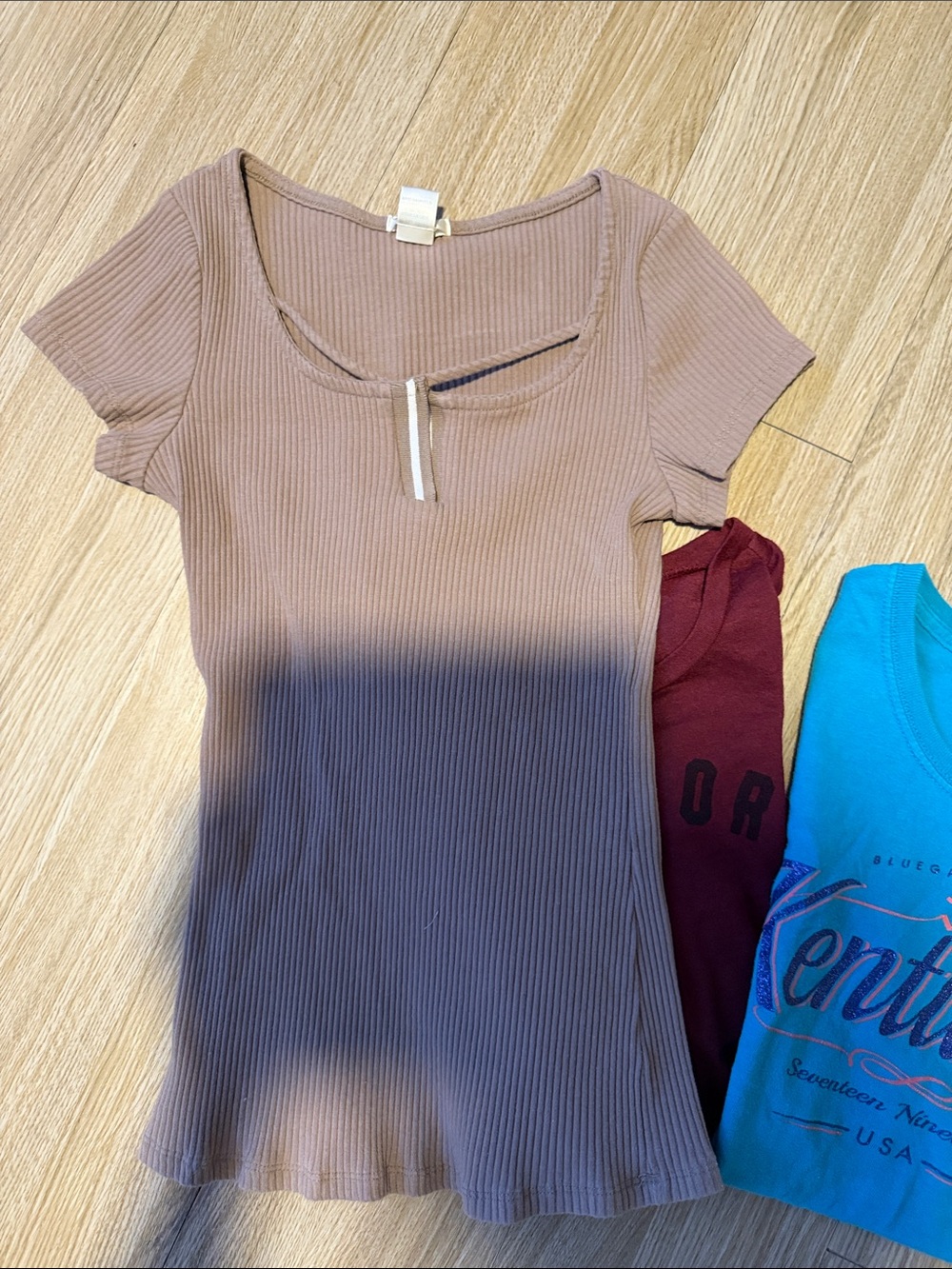 5 Piece Bundle Of Size Small T-Shirts 5/$25 - Picture 4 of 12